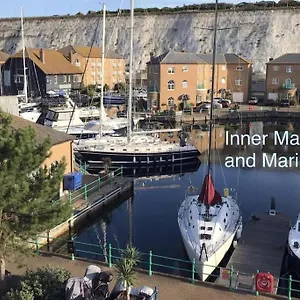 apt-marina-waves-free-parking-patio-ground-floor.brighton-hotels-england.com/