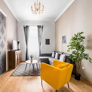 nyr-3-bedroom-centre-entire-home.inbudapesthotels.com/